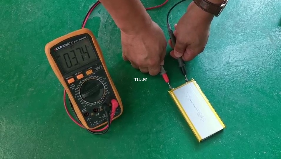 图未太阳能路灯锂电池电压测试